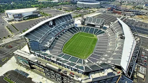 “狼队与森林半场平分秋色0-0，热苏斯进球存疑，狼队射门寥寥仅1次引关注！”